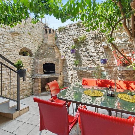 Pula Hostel Bagian luar foto