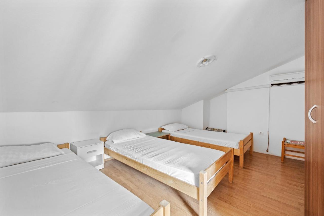 Pula Hostel Bagian luar foto