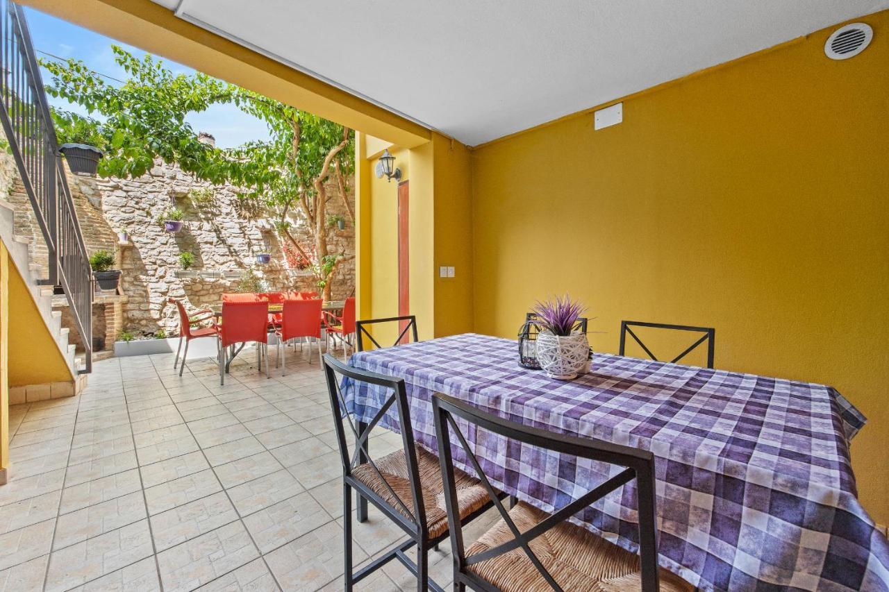 Pula Hostel Bagian luar foto