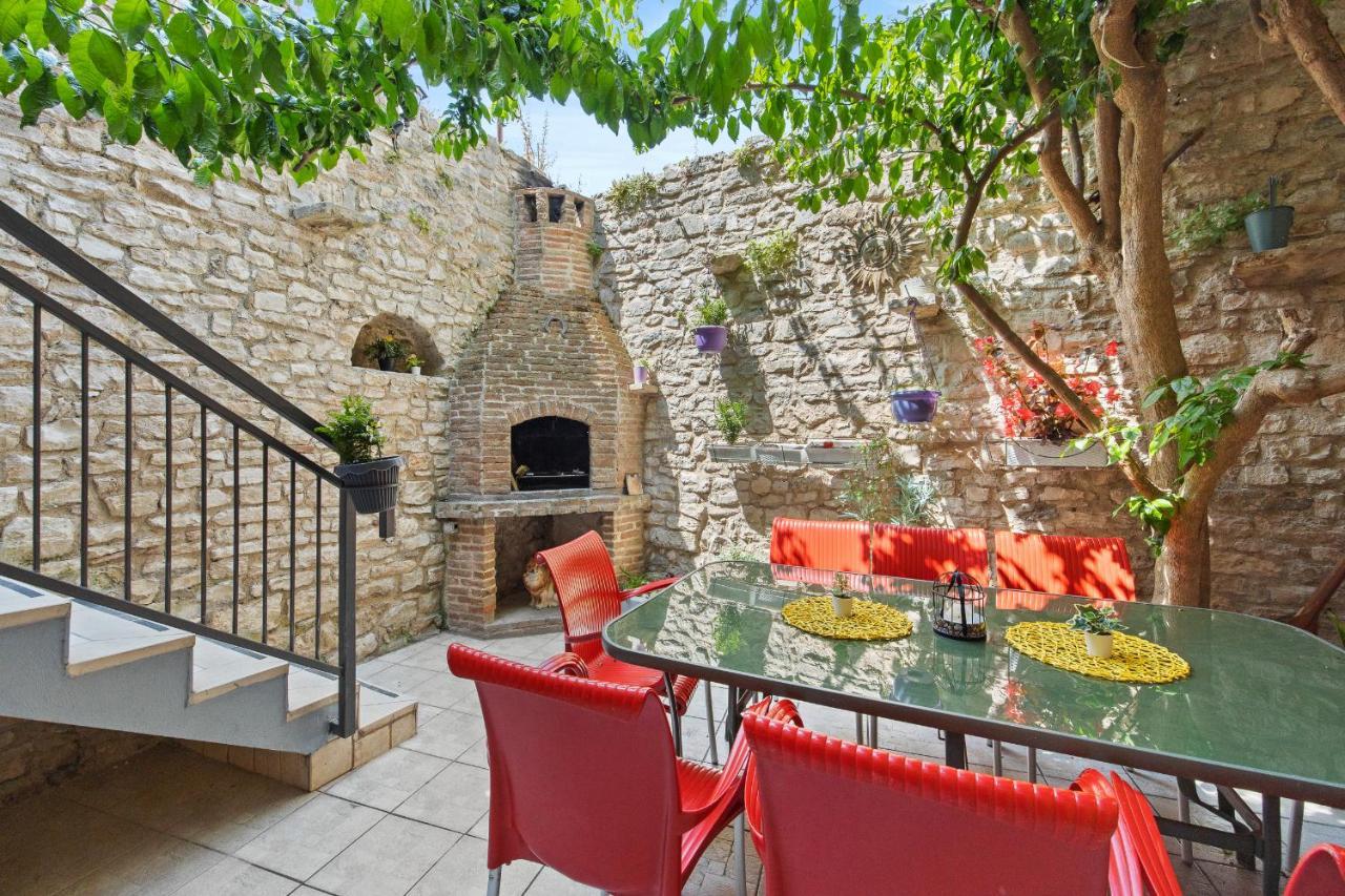 Pula Hostel Bagian luar foto